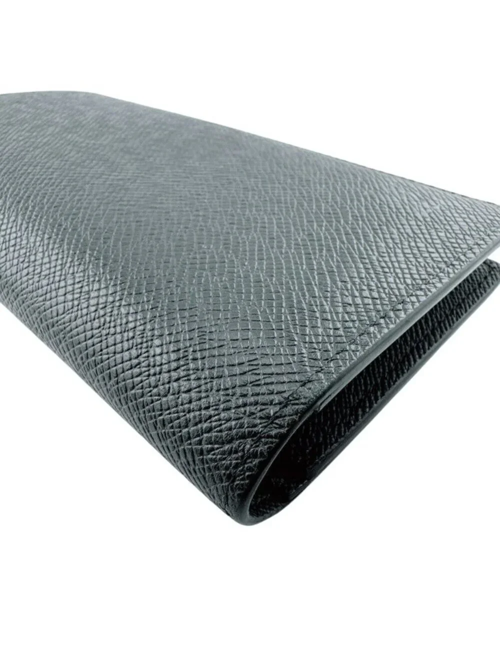 Louis Vuitton Portefeuille Brazza Taiga Wallet